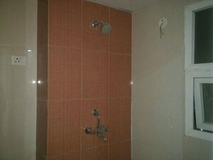 Bathroom in 2 BHK Apartment at ATS Advantage, Ahinsa Khand 1 – for Rent
