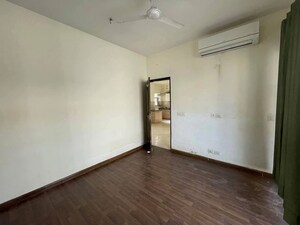 Room in 3 BHK Apartment at BPTP Amstoria, Sector 102 – for Sale