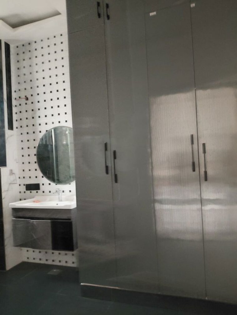 Bathroom, sector 100 3 Bedroom 3400 Sq.Ft. Apartment In Sector 100 Noida 10435259