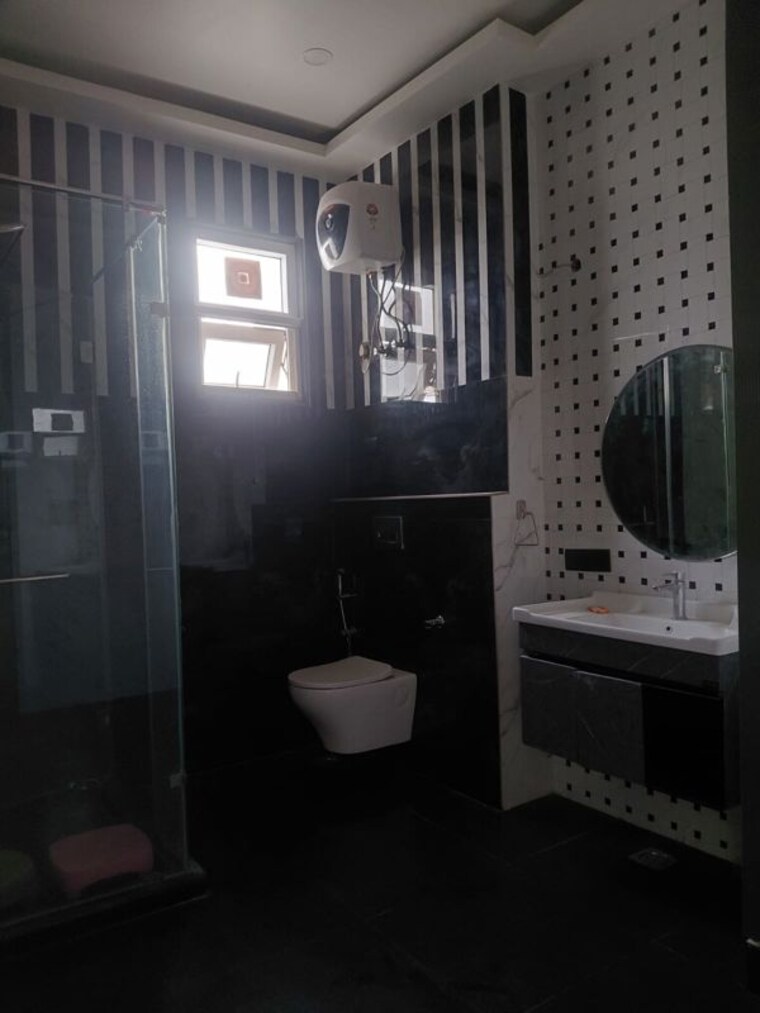 Bathroom, sector 100 3 Bedroom 3400 Sq.Ft. Apartment In Sector 100 Noida 10435259
