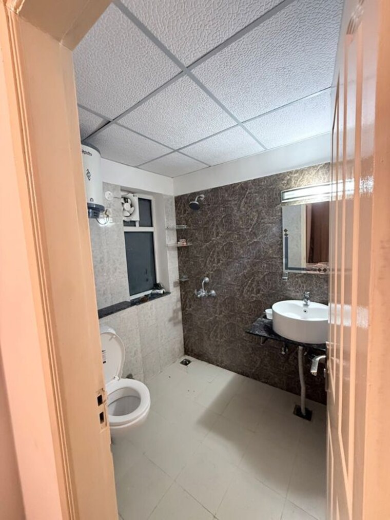 Bathroom, kharar road 3 Bedroom 1700 Sq.Ft. Apartment In Kharar Road Mohali 10435266