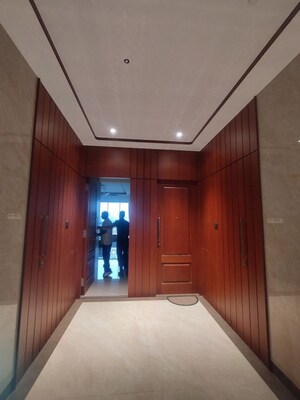 Room in 2 BHK Apartment at Alamdar The Auro, Lower Parel – for Rent