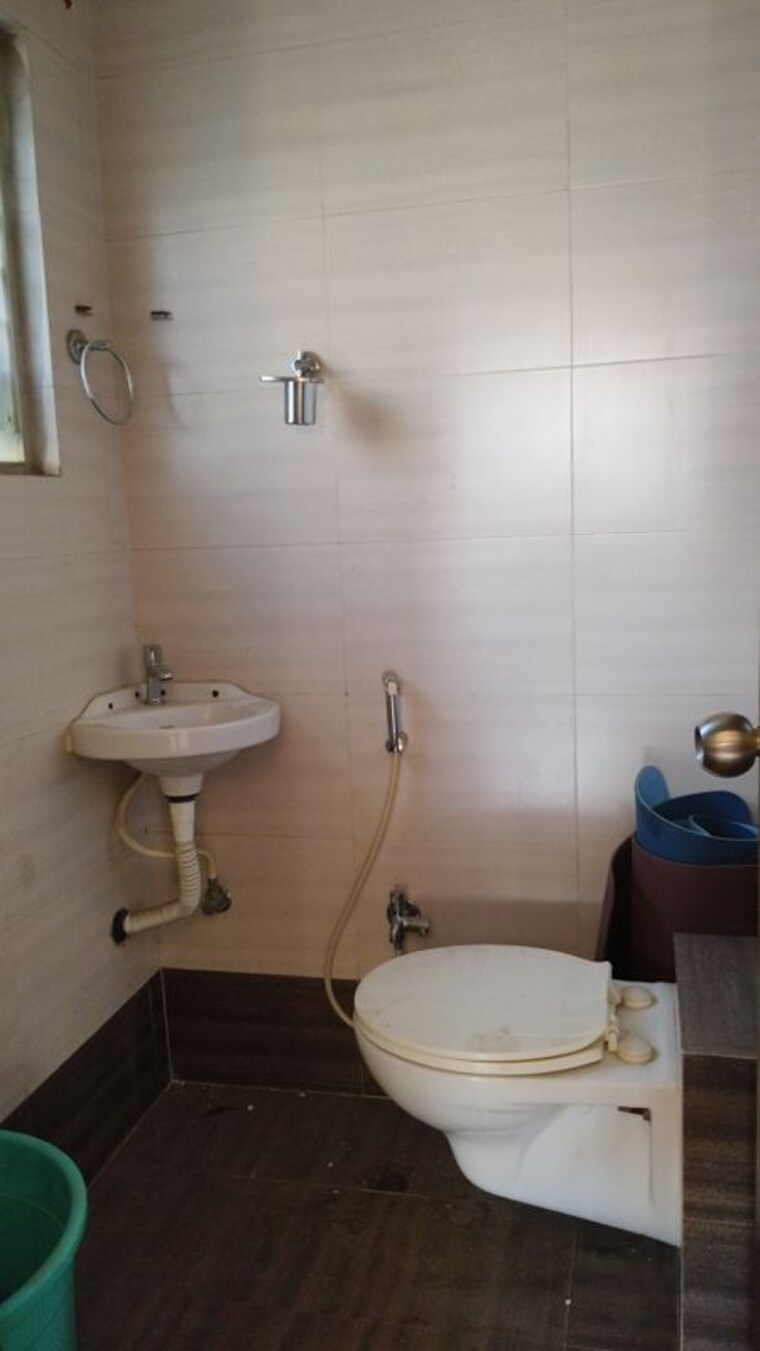 Bathroom, kumar-priyadarshan 2 Bedroom 1000 Sq.Ft. Apartment In Pashan Sus Road Pune 10435320