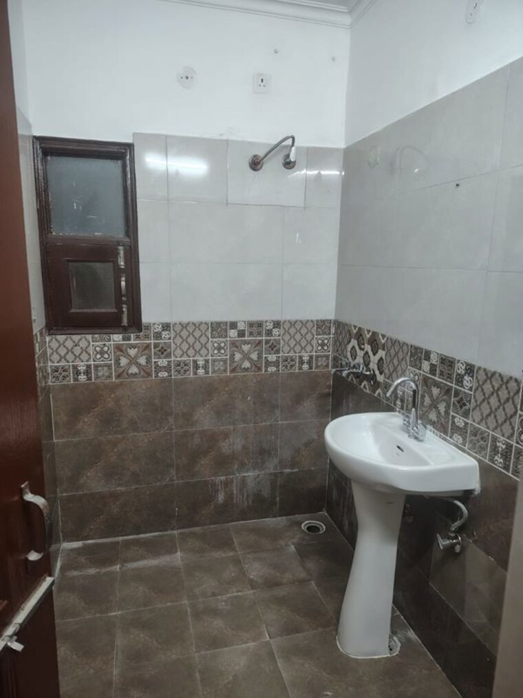 Bathroom, shri-devaji-residency 2 Bedroom 1150 Sq.Ft. Builder Floor In Dhakoli Zirakpur 10435339