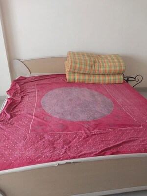 Bedroom in 2 BHK Apartment at Sion – for Rent