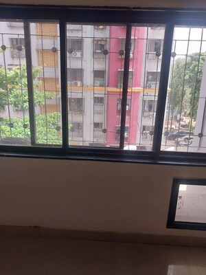 Room in 2 BHK Apartment at Sion – for Rent
