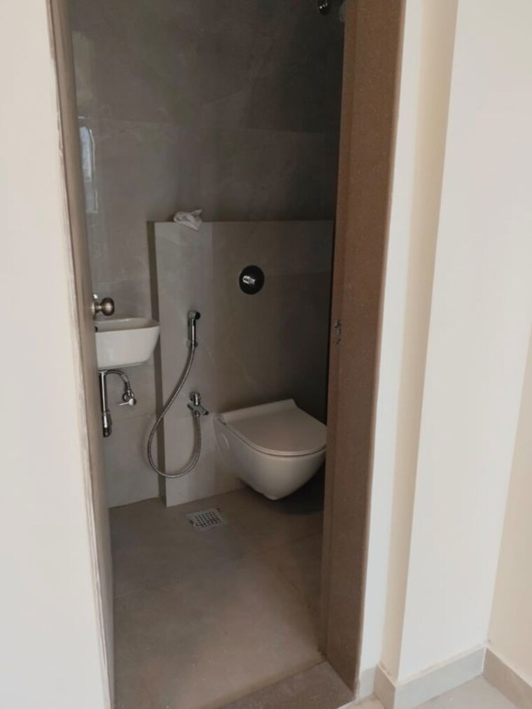 Bathroom, gala-swayam 1 Bedroom 450 Sq.Ft. Apartment In Mahim West Mumbai 10435404