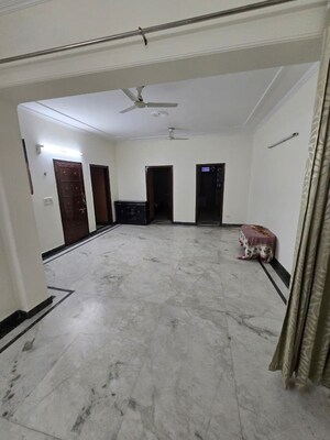 Room in 3 BHK Builder Floor at Sector 46 – for Rent