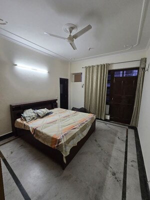 Bedroom in 3 BHK Builder Floor at Sector 46 – for Rent