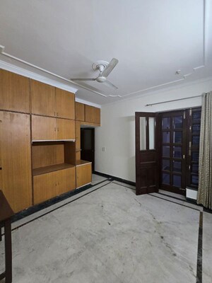 3 BHK Builder Floor For Rent in Sector 46