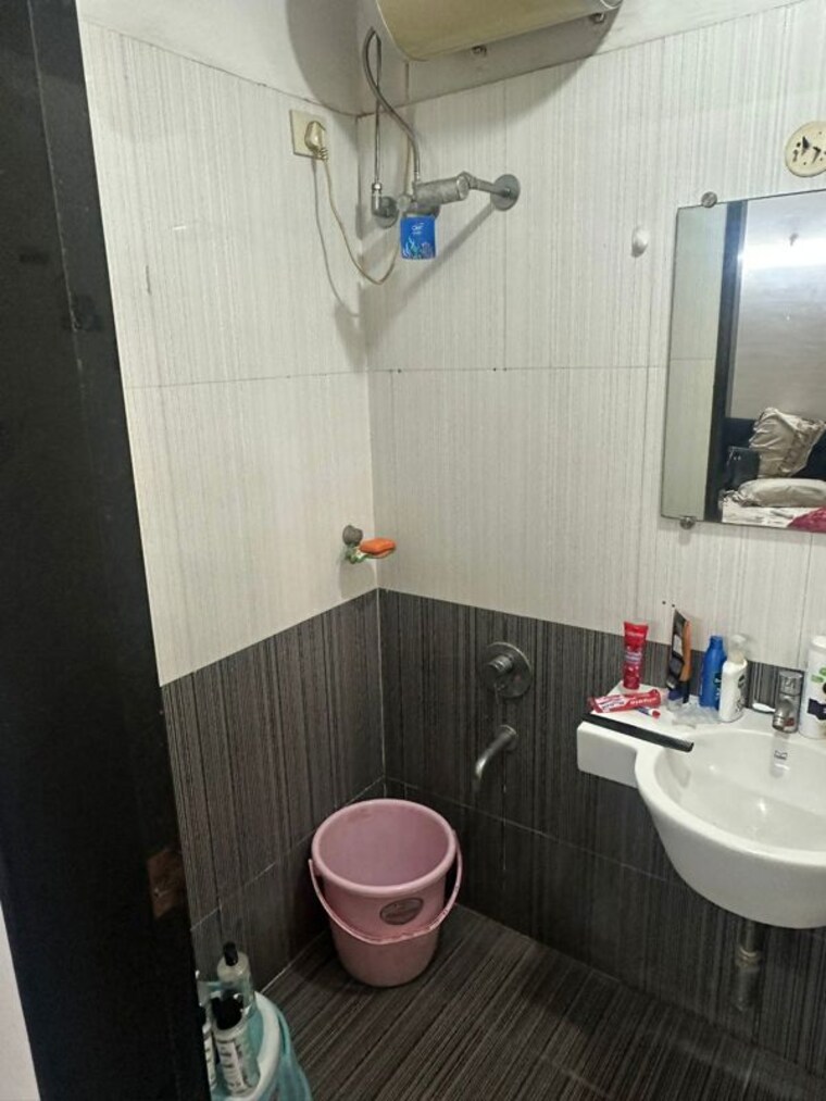 Bathroom, dedhia-palatial-height 2 Bedroom 960 Sq.Ft. Apartment In Powai Mumbai 10435456