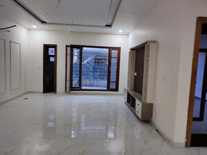 Room in 6 BHK Villa at Sector 127 – for Sale