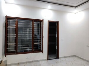 Room in 6 BHK Villa at Sector 127 – for Sale