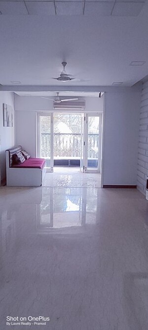 Room in 2 BHK Apartment at The Baya Central, Lower Parel – for Rent