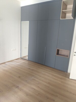 Room in 3.5 BHK Apartment at Ireo Victory Valley, Sector 67 – for Sale