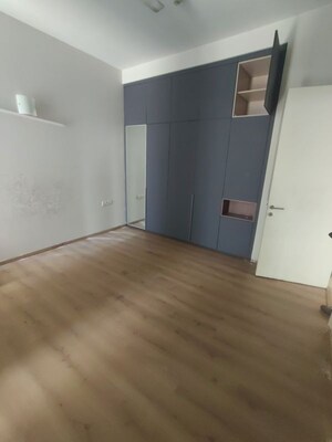Room in 3.5 BHK Apartment at Ireo Victory Valley, Sector 67 – for Sale