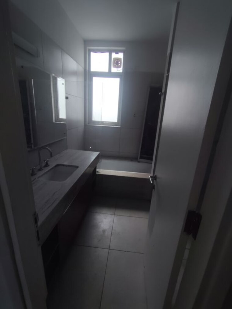 Bathroom, ireo-victory-valley 3.5 Bedroom 2385 Sq.Ft. Apartment In Sector 67 Gurgaon 10435469