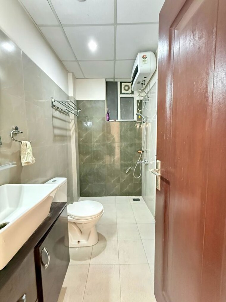 Bathroom, sushma-crescent 3 Bedroom 1860 Sq.Ft. Apartment In Dhakoli Zirakpur 10435517