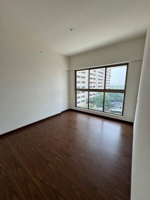 Room in 2 BHK Apartment at Evershine Nagar – for Rent