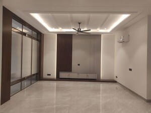 Room in 6 BHK Independent House at Sector 78 – for Sale