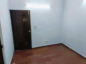 Room in 3 BHK Builder Floor at Masjid Moth – for Rent