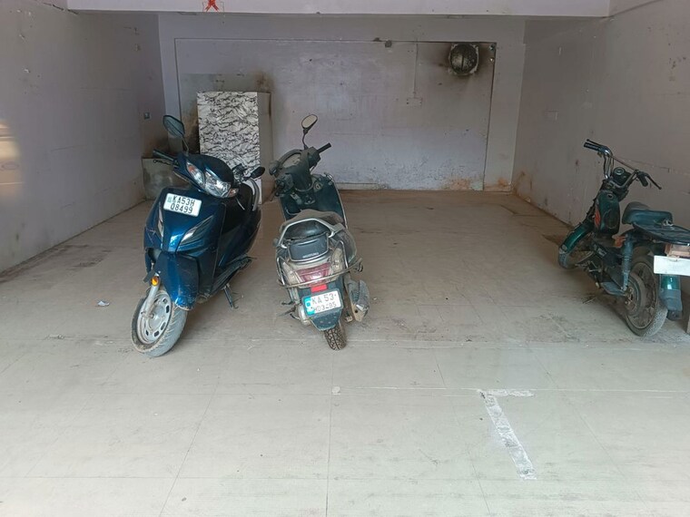  Parking, whitefield Commercial Shop 550 Sq.Ft. In Whitefield Bangalore 10435650