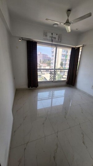 Room in 3.5 BHK Apartment at Shubham Trident, Chembur – for Rent