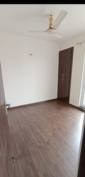 Room in 3 BHK Apartment at BPTP Parkland, Sector 75 – for Sale