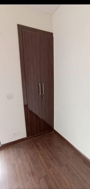 Room in 3 BHK Apartment at BPTP Parkland, Sector 75 – for Sale