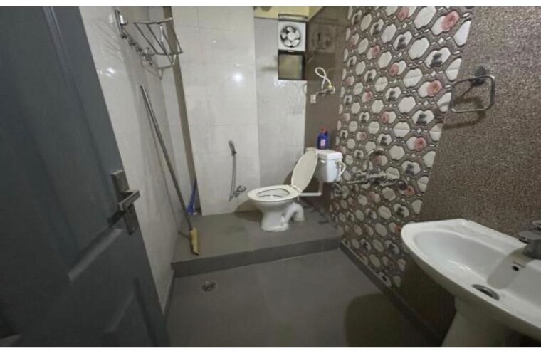 Bathroom, upsidc site b 2 Bedroom 950 Sq.Ft. Builder Floor In Upsidc Site B Greater Noida 10435692