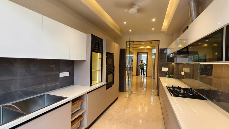 Kitchen, nirvana country 3 Bedroom 370 Sq.Yd. Builder Floor In Nirvana Country Gurgaon 10435737