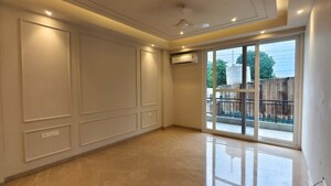 Room in 3 BHK Builder Floor at Nirvana Country – for Sale