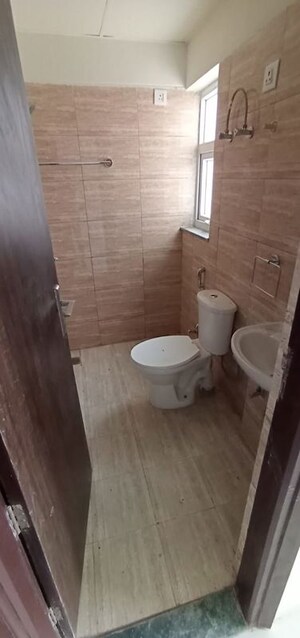 Bathroom in 3 BHK Apartment at BPTP Parkland Pride, Sector 77 – for Rent