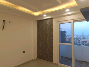 Room in 4 BHK Builder Floor at Sector 37 – for Rent