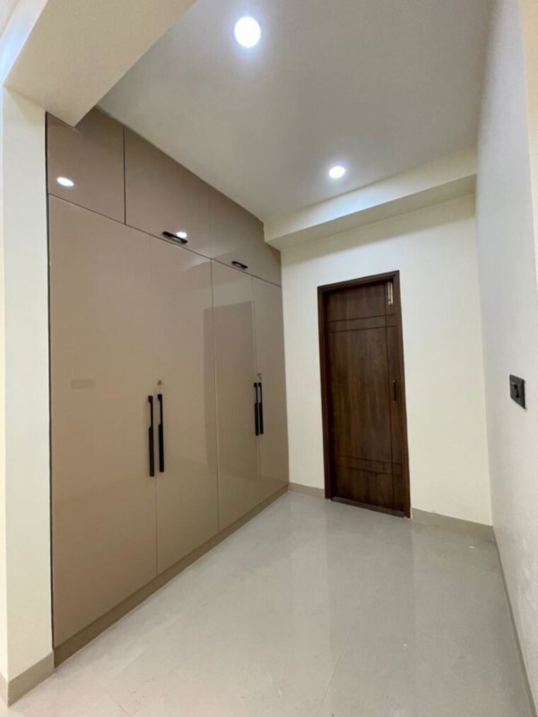 Room, sector 13 dwarka 3 Bedroom 1800 Sq.Ft. Apartment In Sector 13 Dwarka Delhi 10426437