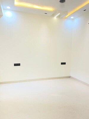 Room in 3 BHK Apartment at Sector 13 Dwarka – for Rent
