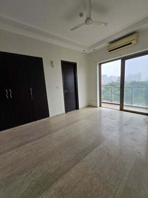 Room in 3 BHK Builder Floor at Sushant Lok ii – for Rent