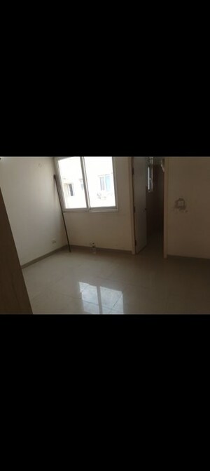 Room in 3.5 BHK Apartment at Emaar Emerald Floors Premier, Sector 65 – for Rent