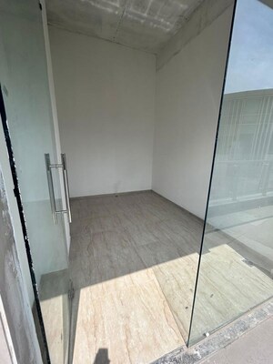  Shop – Exterior View View at Signature Global Signum 37D, Sector 37d - for Sale