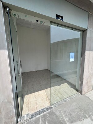 Shop – Exterior View View at Signature Global Signum 37D, Sector 37d - for Sale