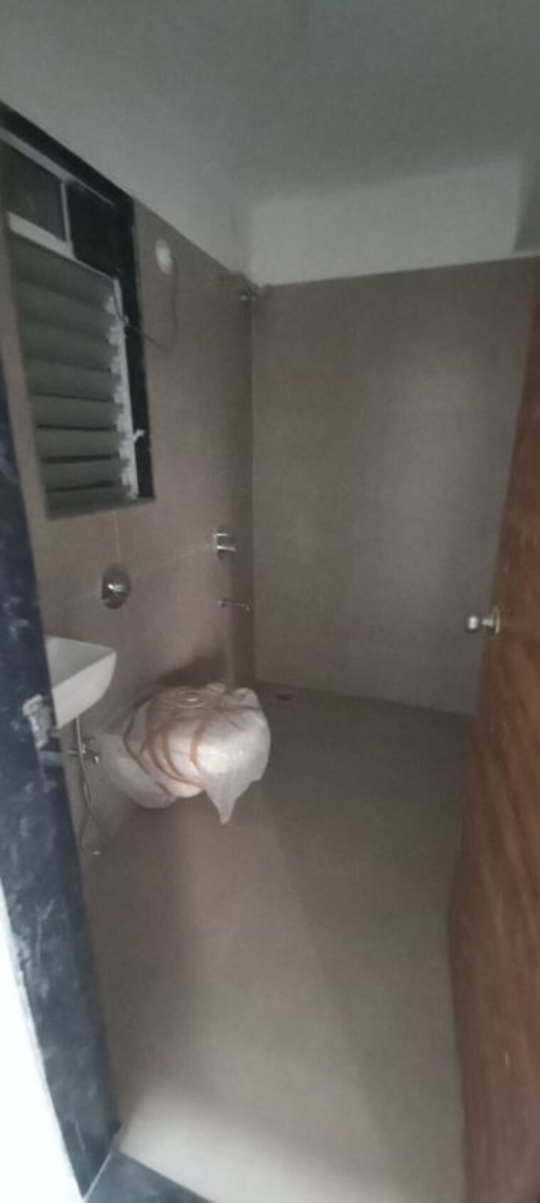 Bathroom, shree-madhuban-chs 1 Bedroom 665 Sq.Ft. Apartment In Goregaon East Mumbai 10435848