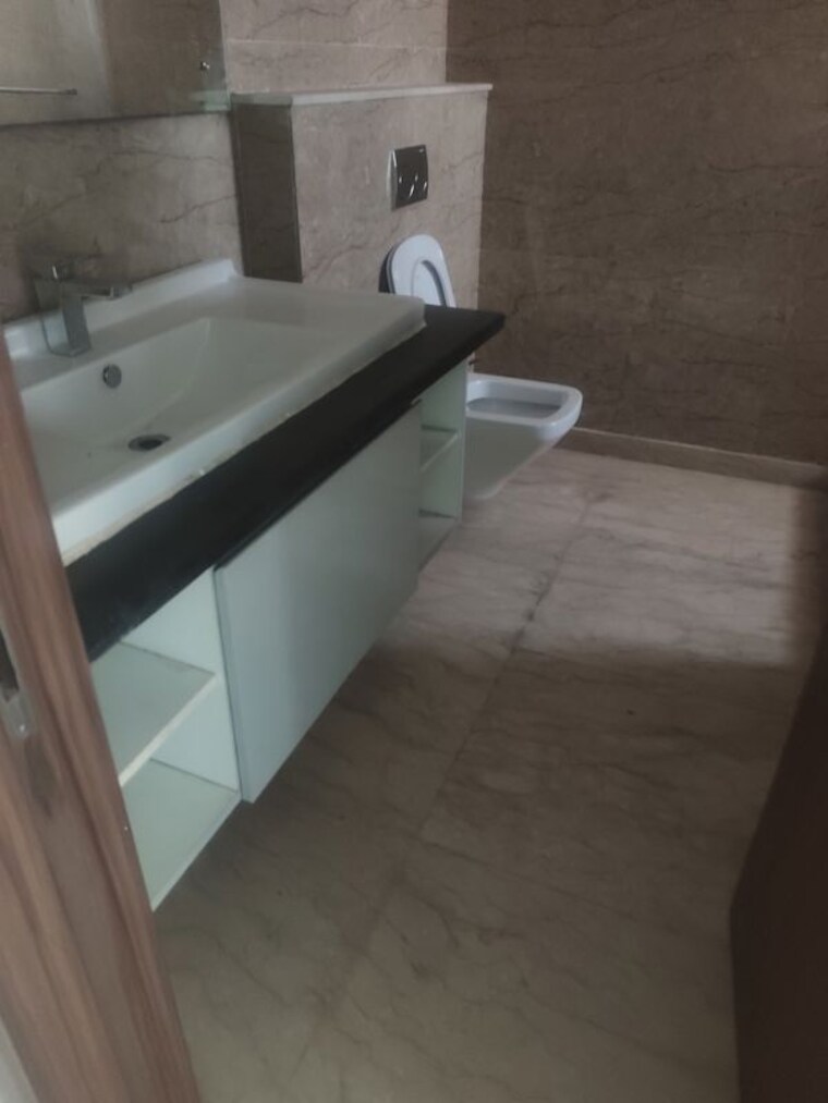 Bathroom, sikka-kimaantra-greens 3.5 Bedroom 1695 Sq.Ft. Apartment In Sector 79 Noida 10435847