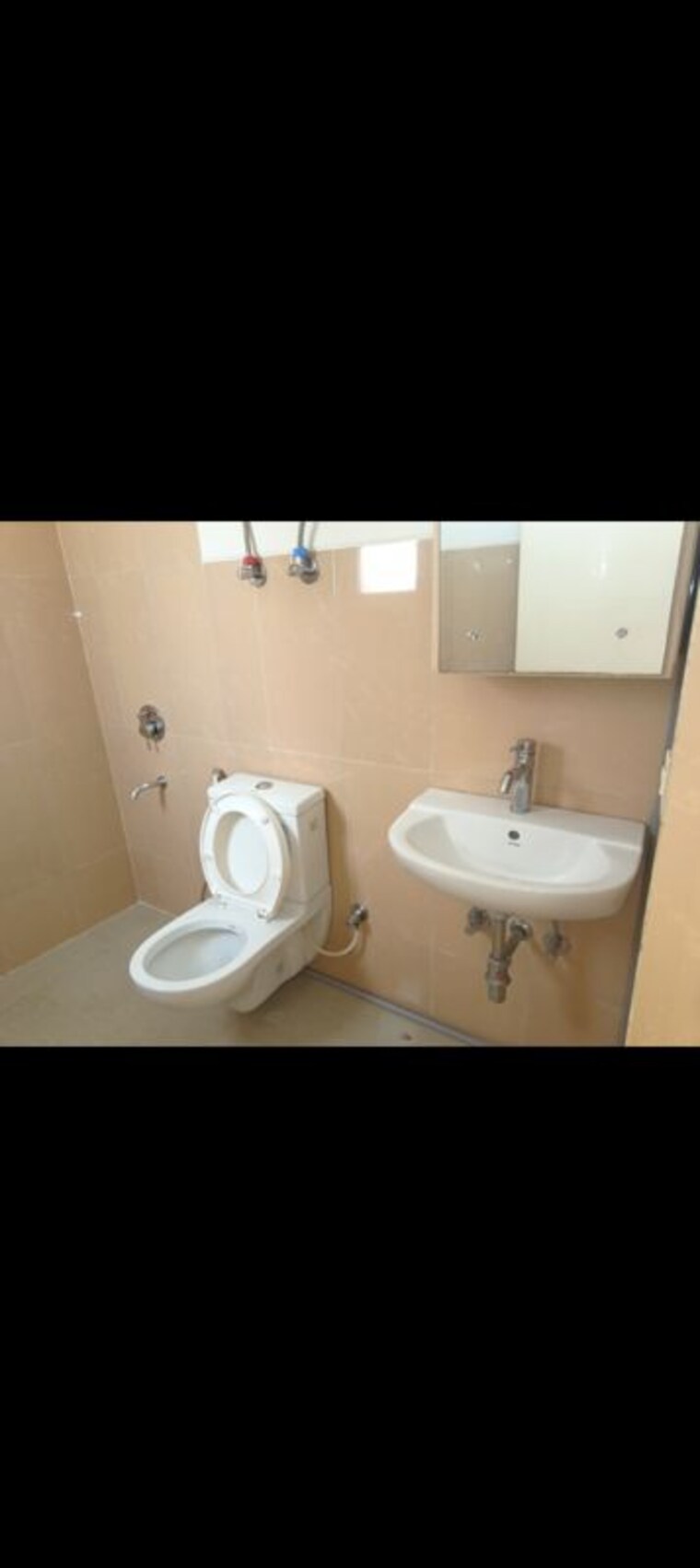 Bathroom, emaar-emerald-floors-premier 4 Bedroom 1950 Sq.Ft. Apartment In Sector 65 Gurgaon 10435841