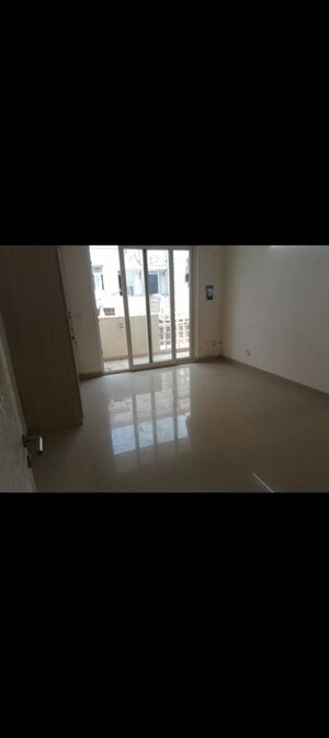 Room in 4 BHK Apartment at Emaar Emerald Floors Premier, Sector 65 – for Rent