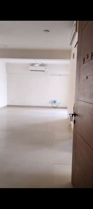Bathroom in 4 BHK Apartment at Emaar Emerald Floors Premier, Sector 65 – for Rent