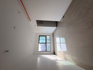 Room in 2 BHK Apartment at Kalpataru Immensa, Kolshet Road – for Rent
