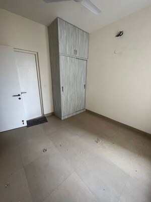 Room in 2.5 BHK Apartment at Emaar Emerald Estate, Sector 65 – for Rent