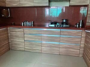 Furnished Amenities in 2 BHK Apartment at New Era CHS, Gultekdi – for Rent