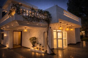 Living Room in 4 BHK Builder Floor at Neb Sarai – for Rent
