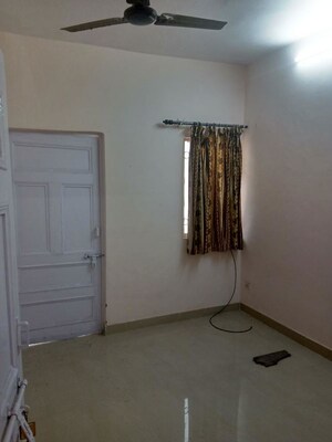 Room in 3 BHK Builder Floor at Sector 5 – for Rent